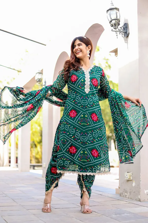 Green_Georgette_Regular_Fit_Solid_Kurta_And_Pant_Set_For_Women