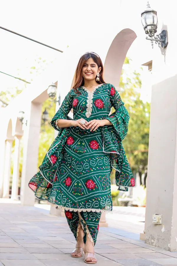 Green_Georgette_Regular_Fit_Solid_Kurta_And_Pant_Set_For_Women