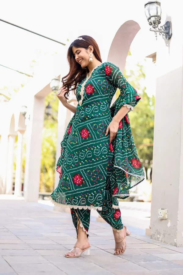 Green_Georgette_Regular_Fit_Solid_Kurta_And_Pant_Set_For_Women