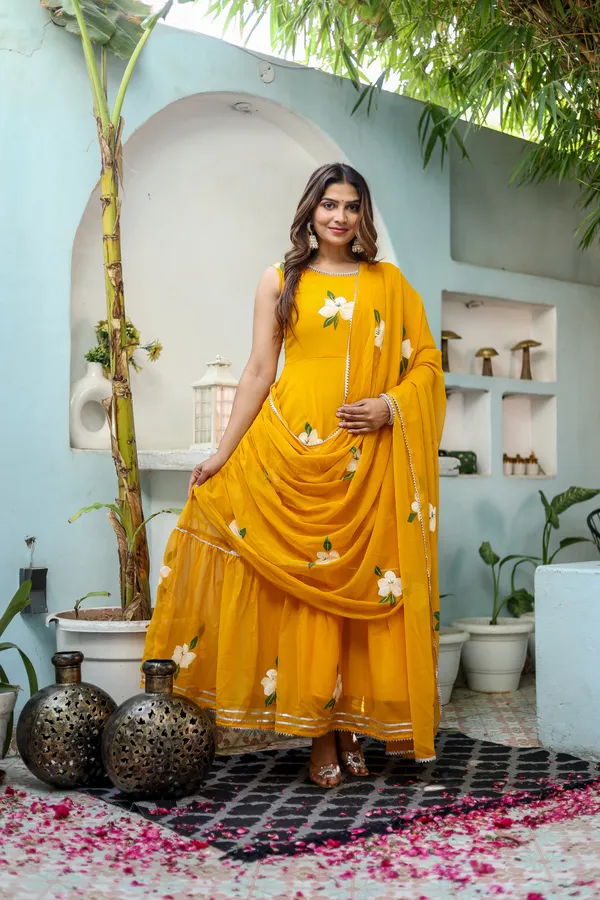 Yellow_Georgette_Regular_Fit_Solid_Anarkali_Set_For_Women