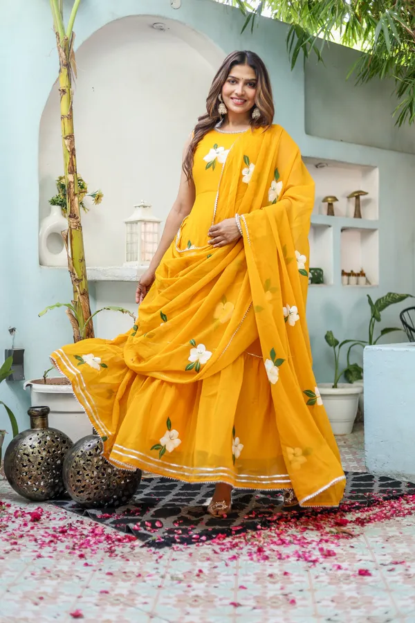 Yellow_Georgette_Regular_Fit_Solid_Anarkali_Set_For_Women
