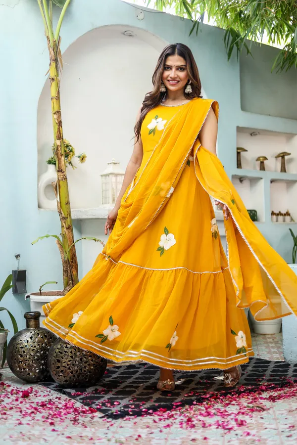 Yellow_Georgette_Regular_Fit_Solid_Anarkali_Set_For_Women