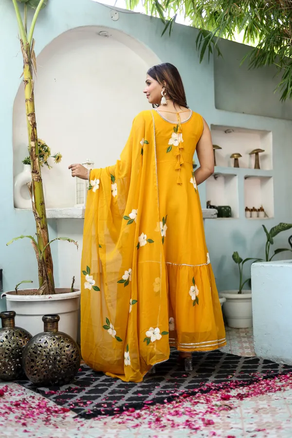 Yellow_Georgette_Regular_Fit_Solid_Anarkali_Set_For_Women