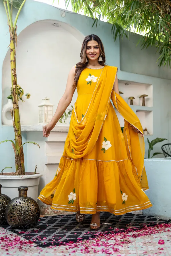 Yellow_Georgette_Regular_Fit_Solid_Anarkali_Set_For_Women
