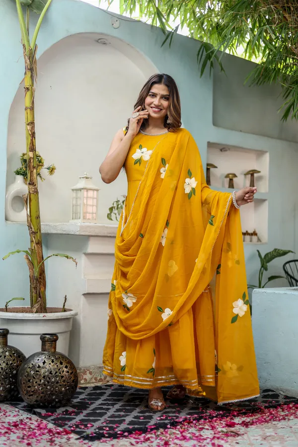 Yellow_Georgette_Regular_Fit_Solid_Anarkali_Set_For_Women