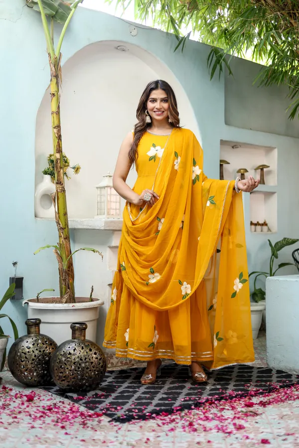 Yellow_Georgette_Regular_Fit_Solid_Anarkali_Set_For_Women
