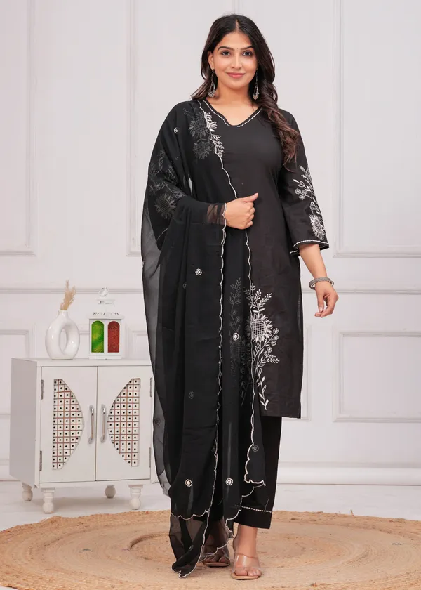 Women_Printed_or_Gota_Patti_Work_Kurta_and_Pant_Set