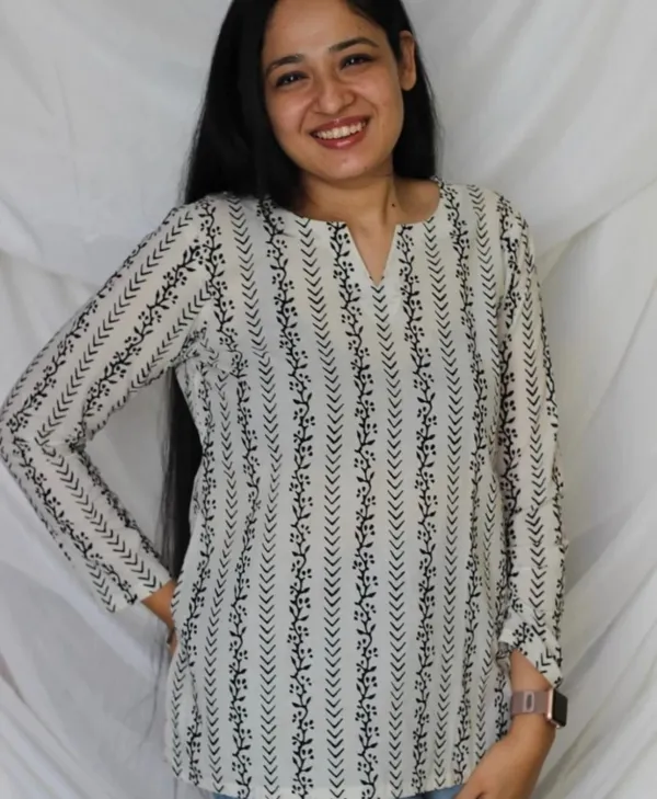 Off_White_Cotton_Regular_Fit_Solid_Short_Kurti_For_Women