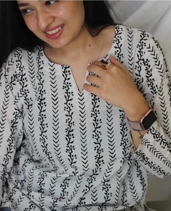 Off_White_Cotton_Regular_Fit_Solid_Short_Kurti_For_Women