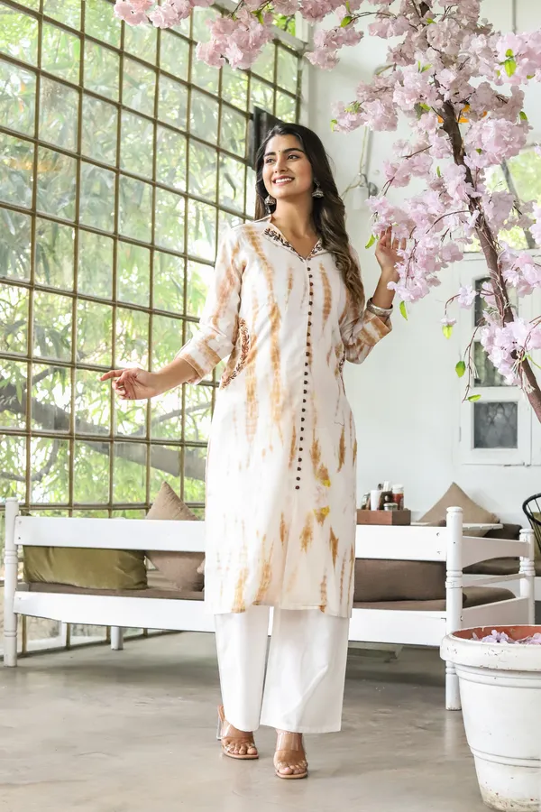 Multicolor_Embroidery_Cotton_Regular_Fit_Solid_Kurta_For_Women