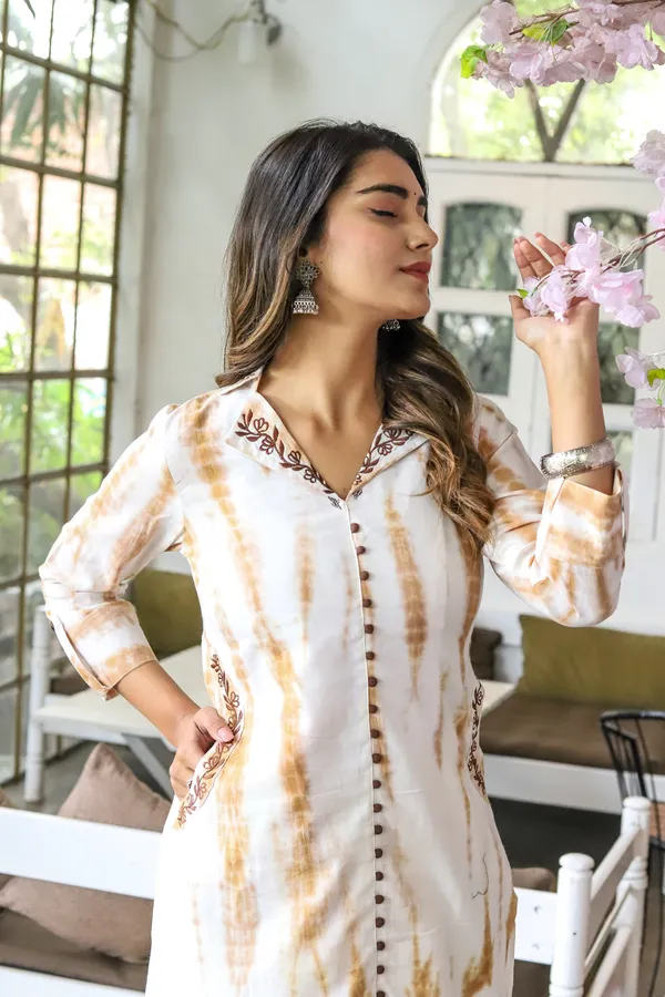 Multicolor_Embroidery_Cotton_Regular_Fit_Solid_Kurta_For_Women