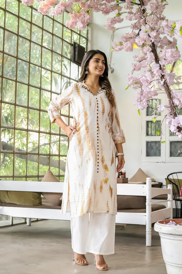 Multicolor_Embroidery_Cotton_Regular_Fit_Solid_Kurta_For_Women