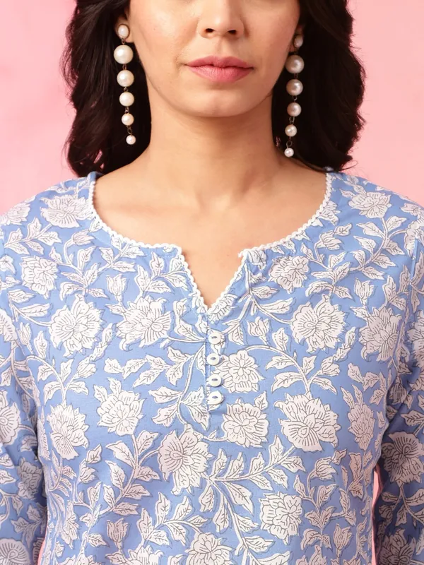 Blue_Rayon_Printed_Short_Regular_Fit_Solid_Kurta_For_Women