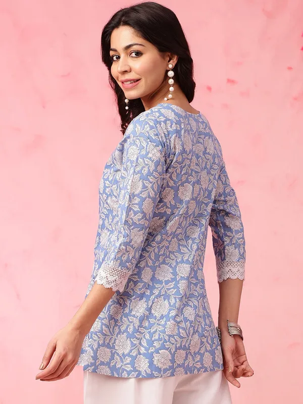 Blue_Rayon_Printed_Short_Regular_Fit_Solid_Kurta_For_Women