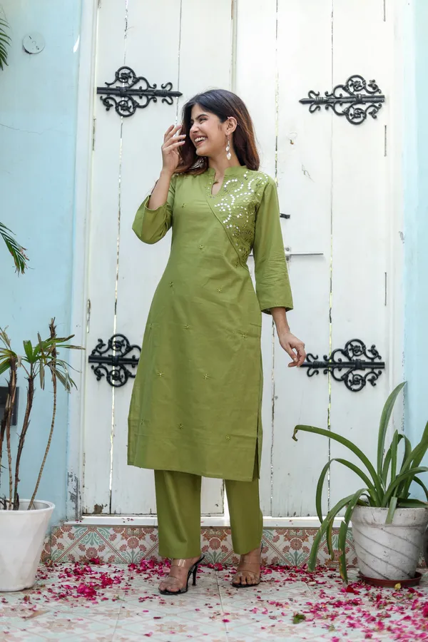 Green_Rayon_Embroidery_Work_Kurta_and_Pant_Set