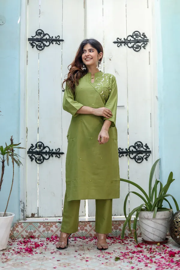 Green_Rayon_Embroidery_Work_Kurta_and_Pant_Set