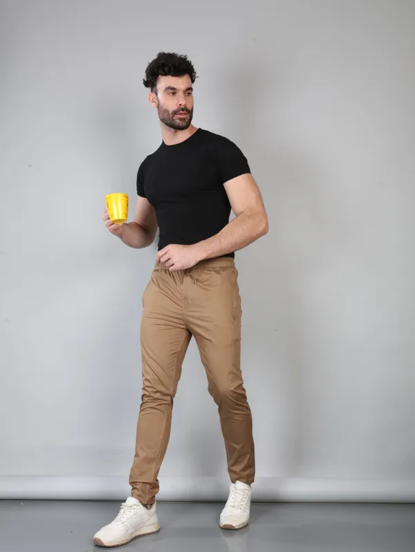Khaki_Cotton_Comfortable_Casual_Wear_Regular_Fit_Textile_Cargo_Pants_for_Men