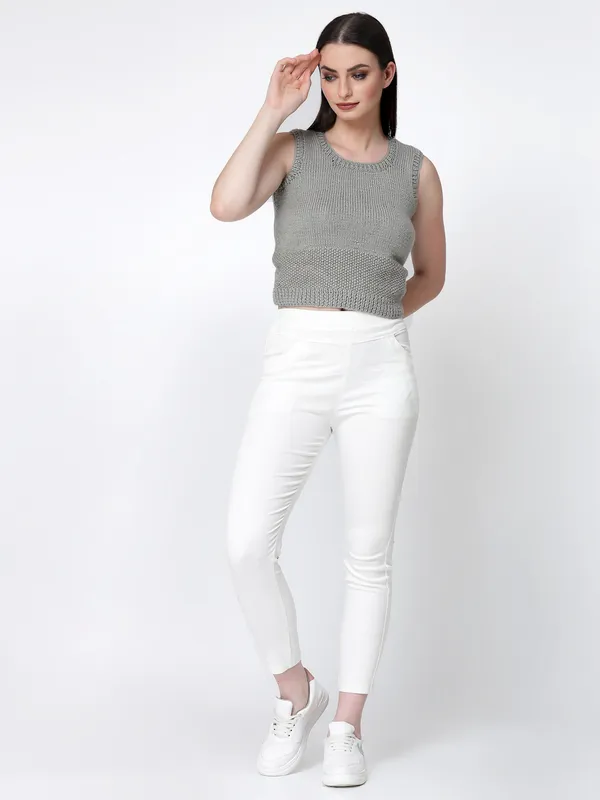 Grey_Self_Design_V-Neck_Sleeveless_Ribbed_Hem_Sweater_For_Women