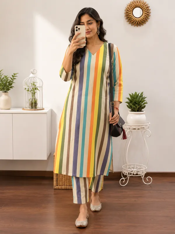 Stylish_Trending_Cotton_Vertical_Striped_Co-ord_Set_with_V-Neck_Kurta_&_Straight_Pants