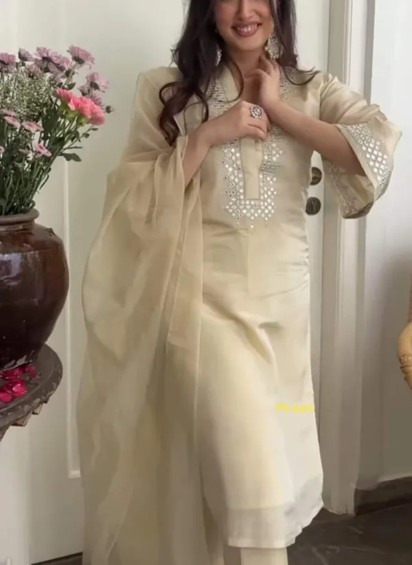 Off-White_Chanderi_Suit_With_Foil_Mirror_Embroidery_Work