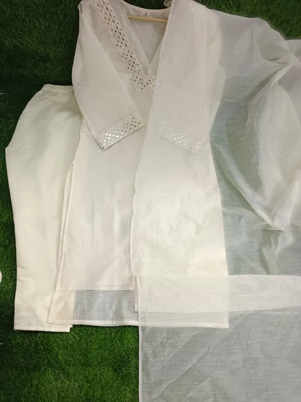 Off-White_Chanderi_Suit_With_Foil_Mirror_Embroidery_Work