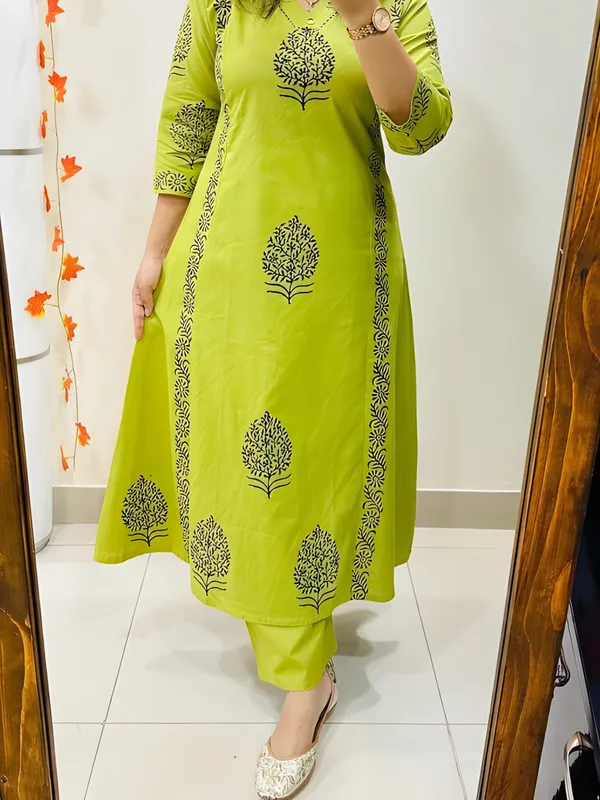Designer_Cotton_Kurti_Pant_Set_with_Hand_Block_Print_and_Mirror_Detailing_—_chic_Two-Piece_Ensemble_for_Festive_and_Everyday_Wear