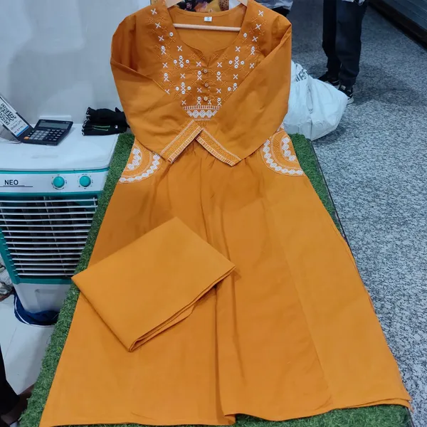 Women_Premium_Embroidered_Dhabu_Cotton_Kurta_Pant_Set
