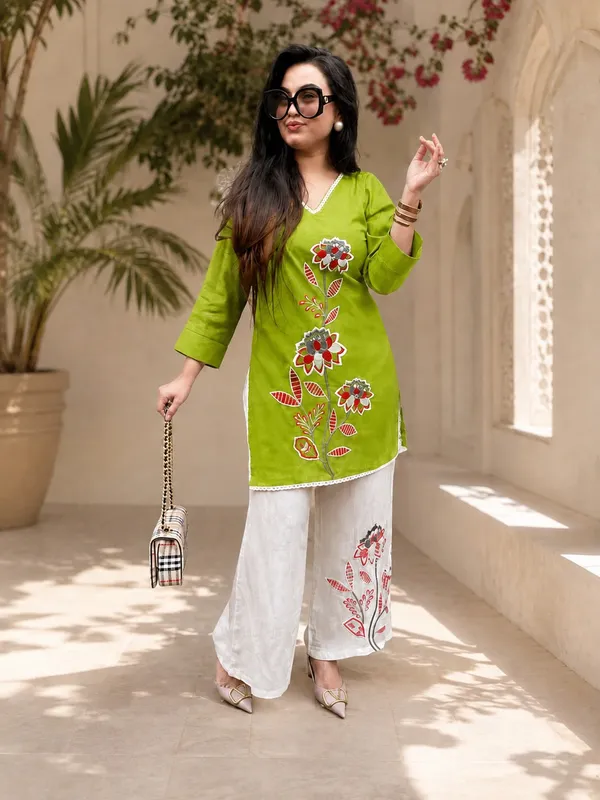 Women's_Cotton_Slub_Floral_Embroidered_Kurti_Pant_Co-Ord_Set
