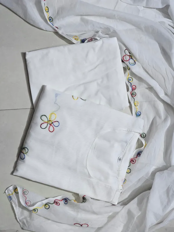 Chic_White_Cotton_Dobhi_Aari_Embroidered_Kurta_Pant_Dupatta_Suit_Set