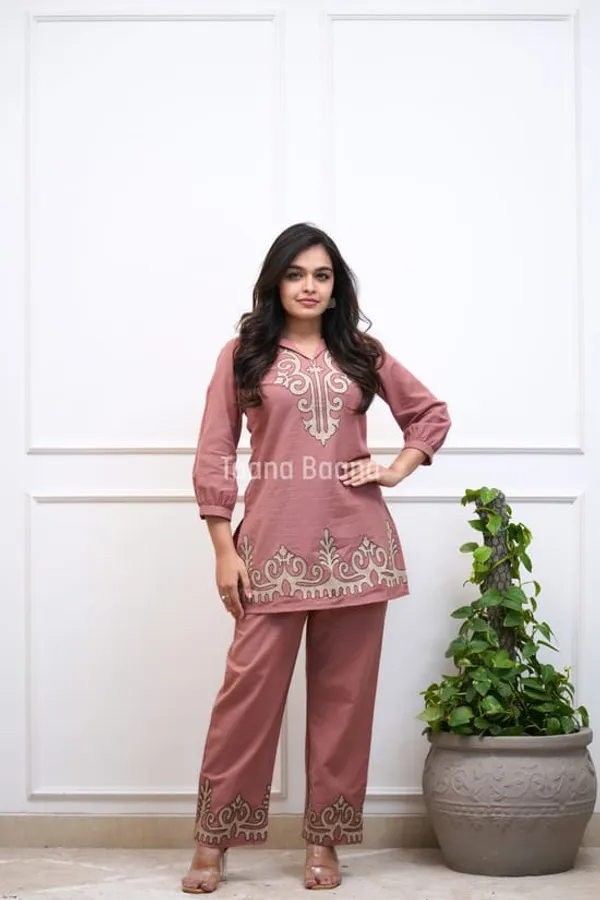Women_Stylish_Cotton_Flex_Co-Ord_Set_with_Thread_Embroidery_Kurta_and_Pants