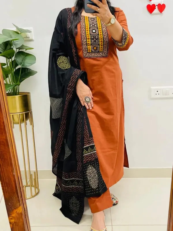 Women_Printed_Cotton_Kurta_Pant_Dupatta_Set