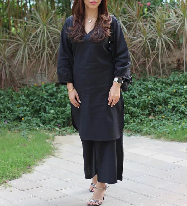 Black_Stylish_Cotton_Slub_Kurta_And_Pant_Set_For_Women