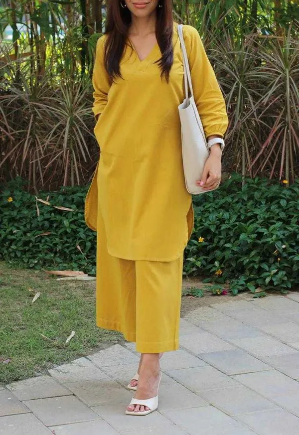 Yellow_Stylish_Cotton_Slub_Kurta_And_Pant_Set_For_Women