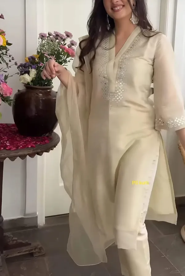 Off-White_Chanderi_Suit_With_Foil_Mirror_Embroidery_Work
