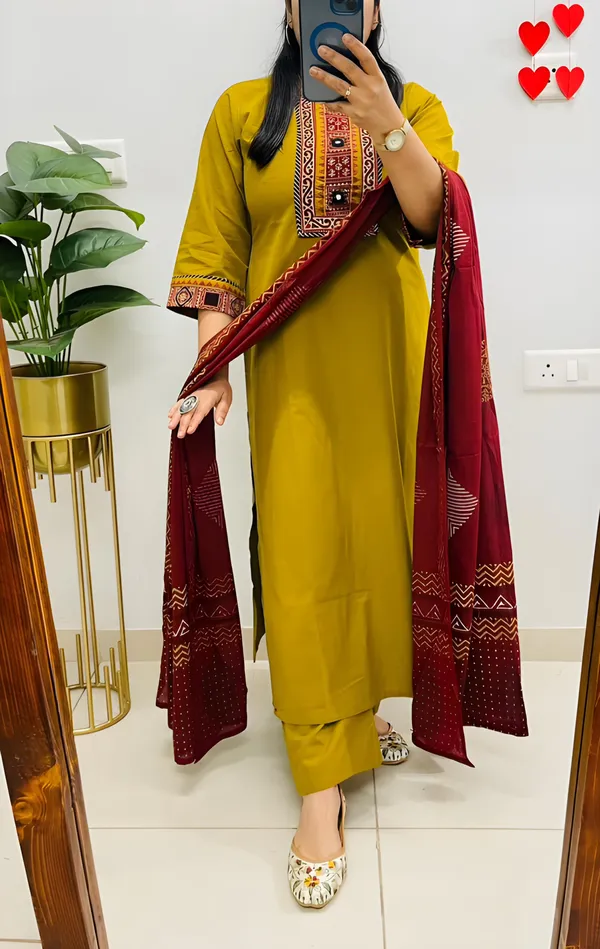 Women_Printed_Cotton_Kurta_Pant_Dupatta_Set