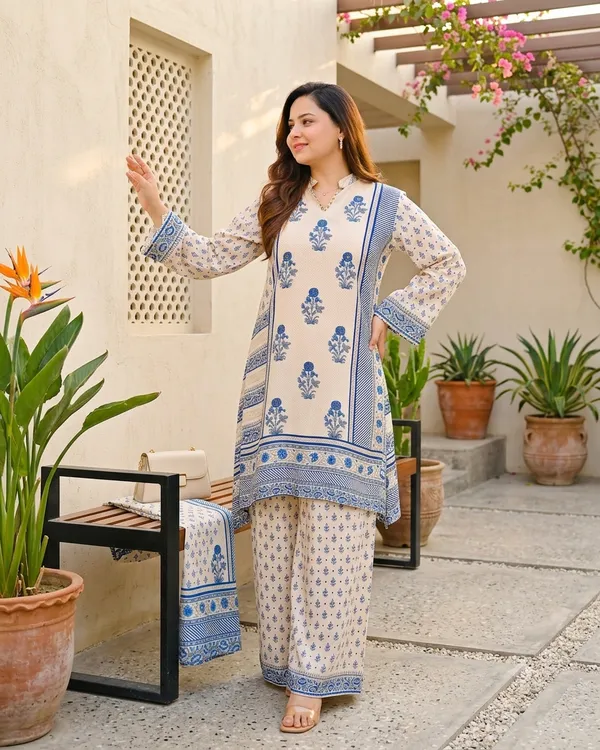 Women's_Ivory_Blue_Pure_Crepe_Floral_Printed_Co-Ord_Set_with_Inner