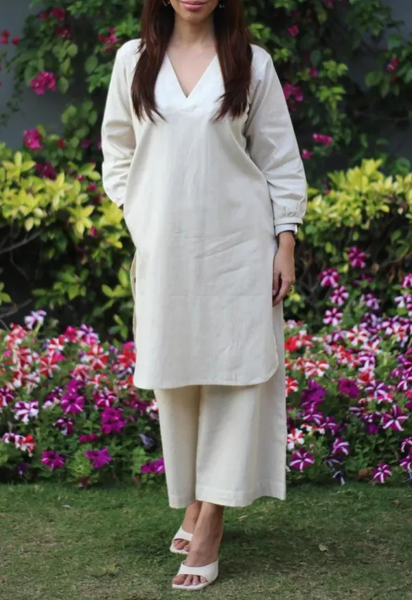 White_Stylish_Cotton_Slub_Kurta_And_Pant_Set_For_Women