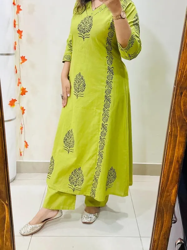 Designer_Cotton_Kurti_Pant_Set_with_Hand_Block_Print_and_Mirror_Detailing_—_chic_Two-Piece_Ensemble_for_Festive_and_Everyday_Wear