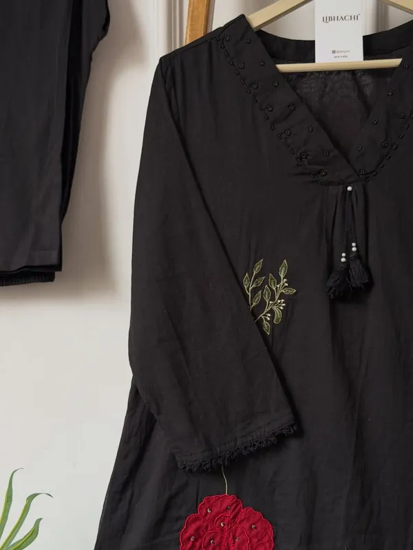 Stylish_Trending_Cotton_Embroidered_A-Line_Kurta_Pant_&_Mulmul_Dupatta_Set