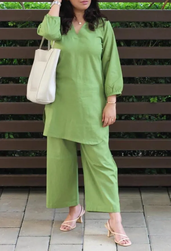 Green_Stylish_Cotton_Slub_Kurta_And_Pant_Set_For_Women