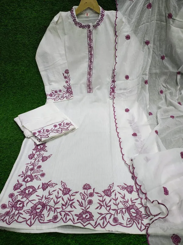 White_chic_Katha_Cotton_Kurti_Pant_And_Dupatta_Set