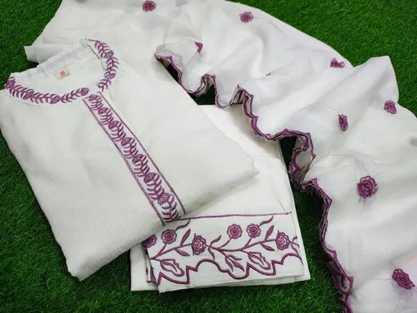 White_chic_Katha_Cotton_Kurti_Pant_And_Dupatta_Set