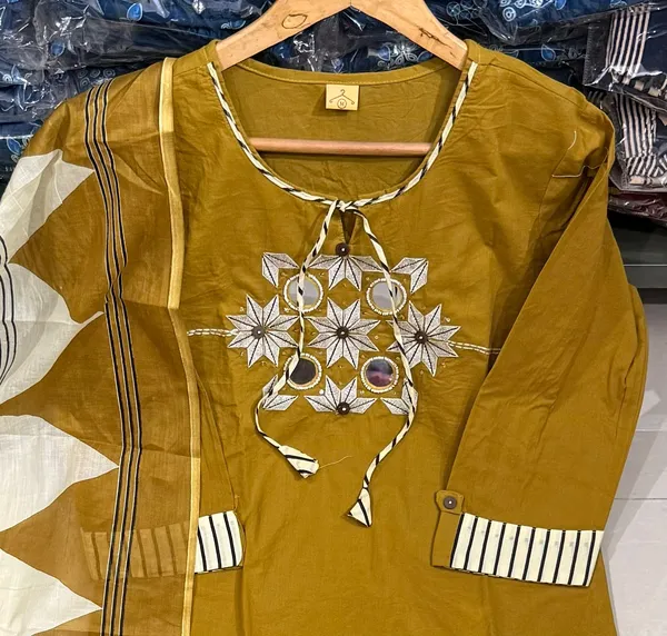 Elegant_Sanganeri_Print_Cotton_Kurta_Pant_Dupatta_Set_with_Embroidery_and_Mirror_Work