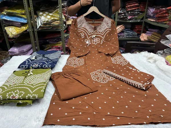 Women_Stylish_Cotton_Bandhani_Print_Kurta_Pant_Dupatta_Set_with_Mirror_and_Kodi_Work