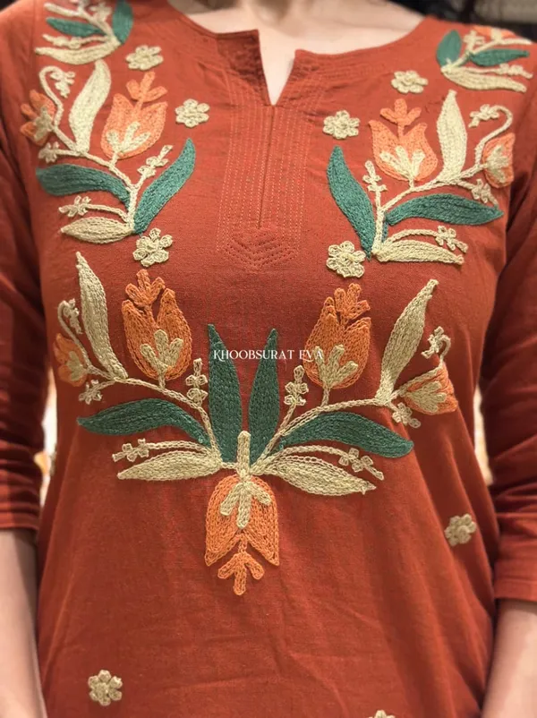 chic_Embroidered_Cotton_Kurta_and_Pant_Set_—_Two-Piece_Aari_Work_Ensemble_for_Effortless_Everyday_Style