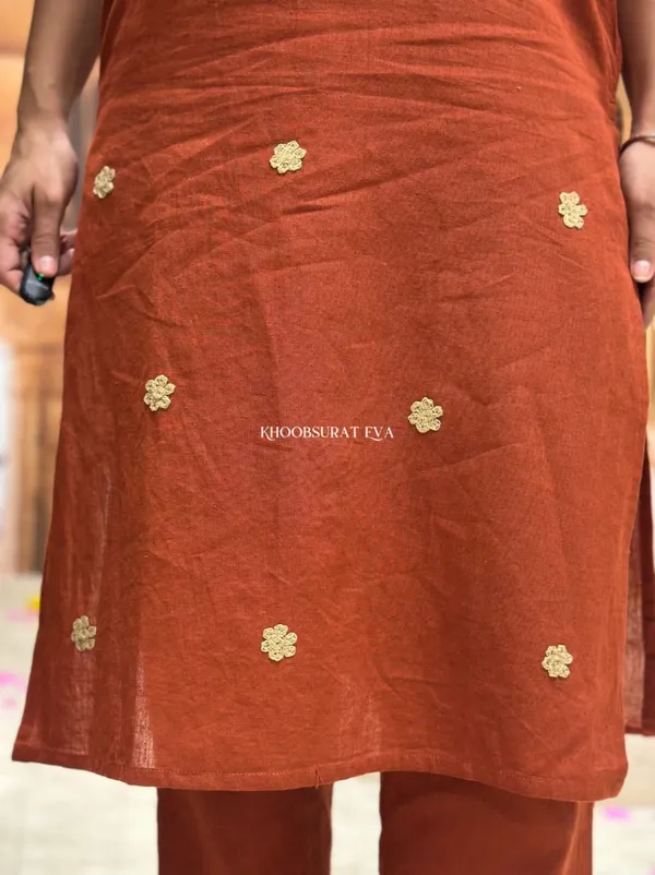 chic_Embroidered_Cotton_Kurta_and_Pant_Set_—_Two-Piece_Aari_Work_Ensemble_for_Effortless_Everyday_Style