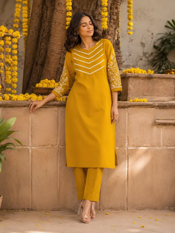 Stylish_Trending_Cotton_Embroidered_Straight_Kurta_Pant_Set_with_Pintuck_Detailing