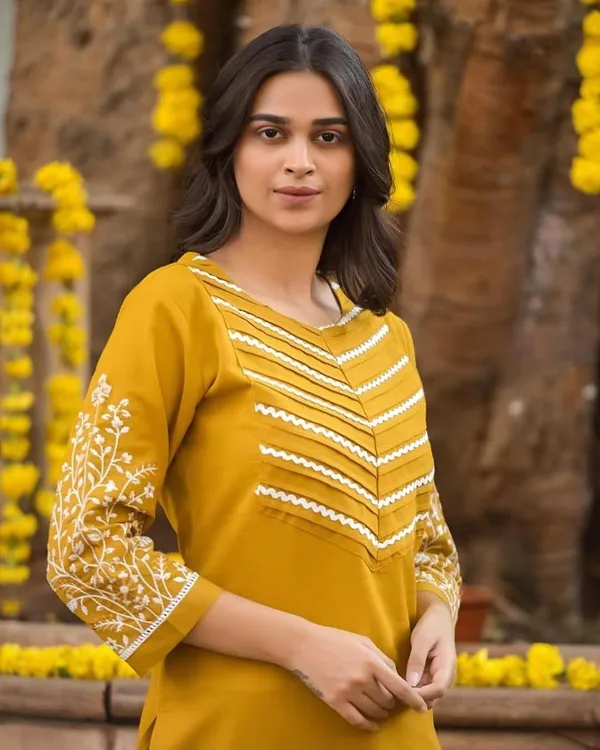 Stylish_Trending_Cotton_Embroidered_Straight_Kurta_Pant_Set_with_Pintuck_Detailing
