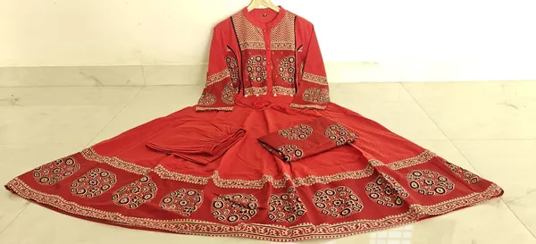 Trending_Printed_Cotton_Anarkali_Kurta_Pant_Dupatta_Set_with_Sequence_Katha_Work