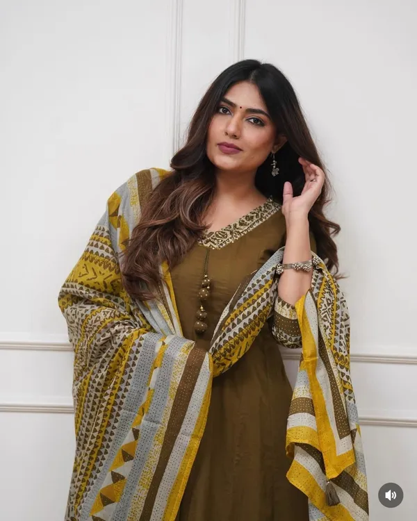 Women_Stylish_Hand_Work_Anarkali_Kurta_Pant_Dupatta_Set